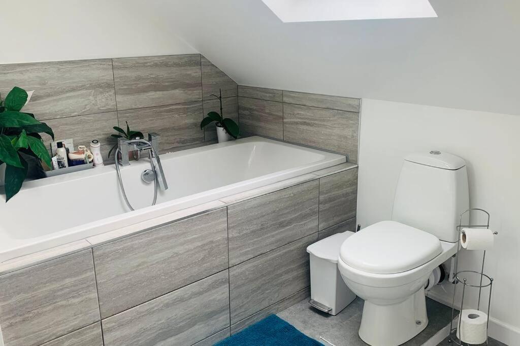 Love Lancing By The Sea With Optional Large Hot Tub Sleeps Up To 8 & Free Parking Villa Exterior photo