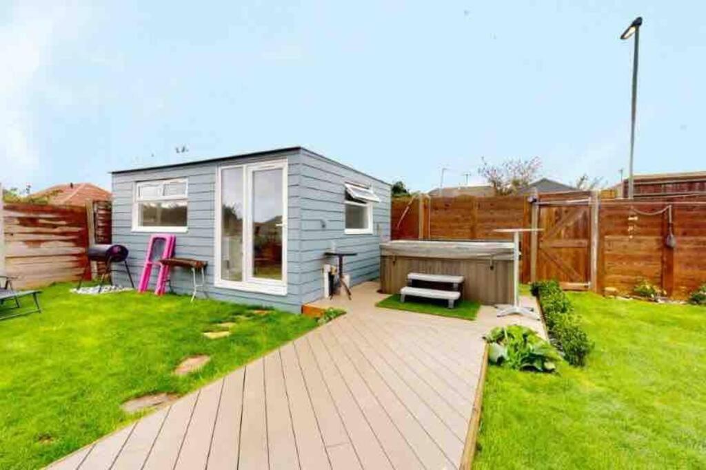 Love Lancing By The Sea With Optional Large Hot Tub Sleeps Up To 8 & Free Parking Villa Exterior photo