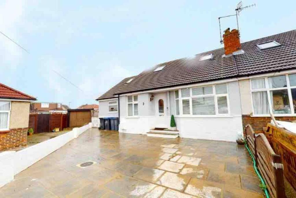 Love Lancing By The Sea With Optional Large Hot Tub Sleeps Up To 8 & Free Parking Villa Exterior photo